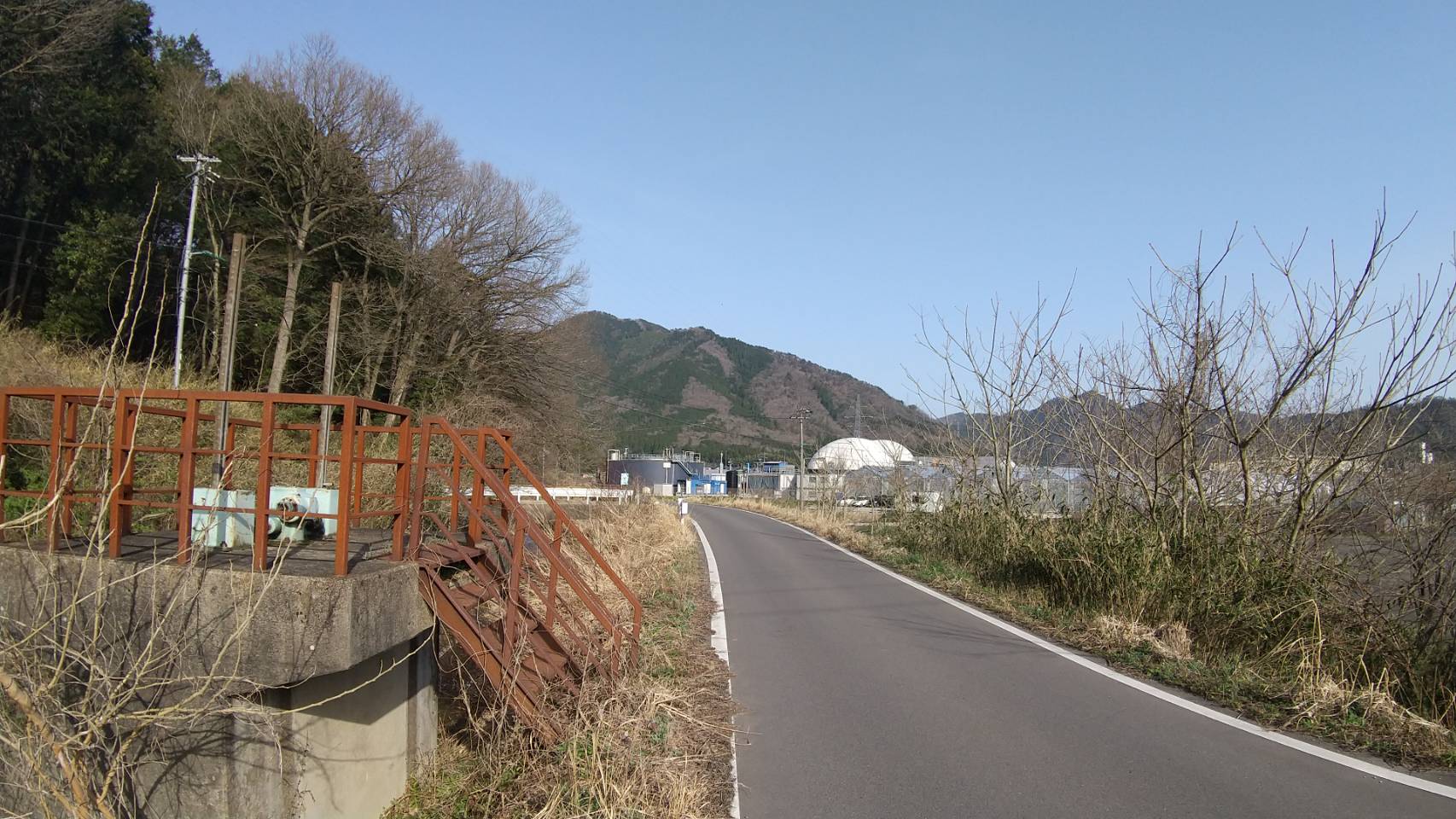 搬入ルート③：白いドームが見える地点